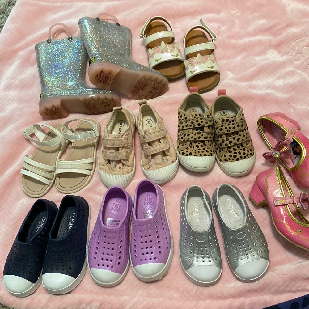 Toddler girl lot of 9 pair of shoes,sandals, water shoes and rain boots .Size 8C